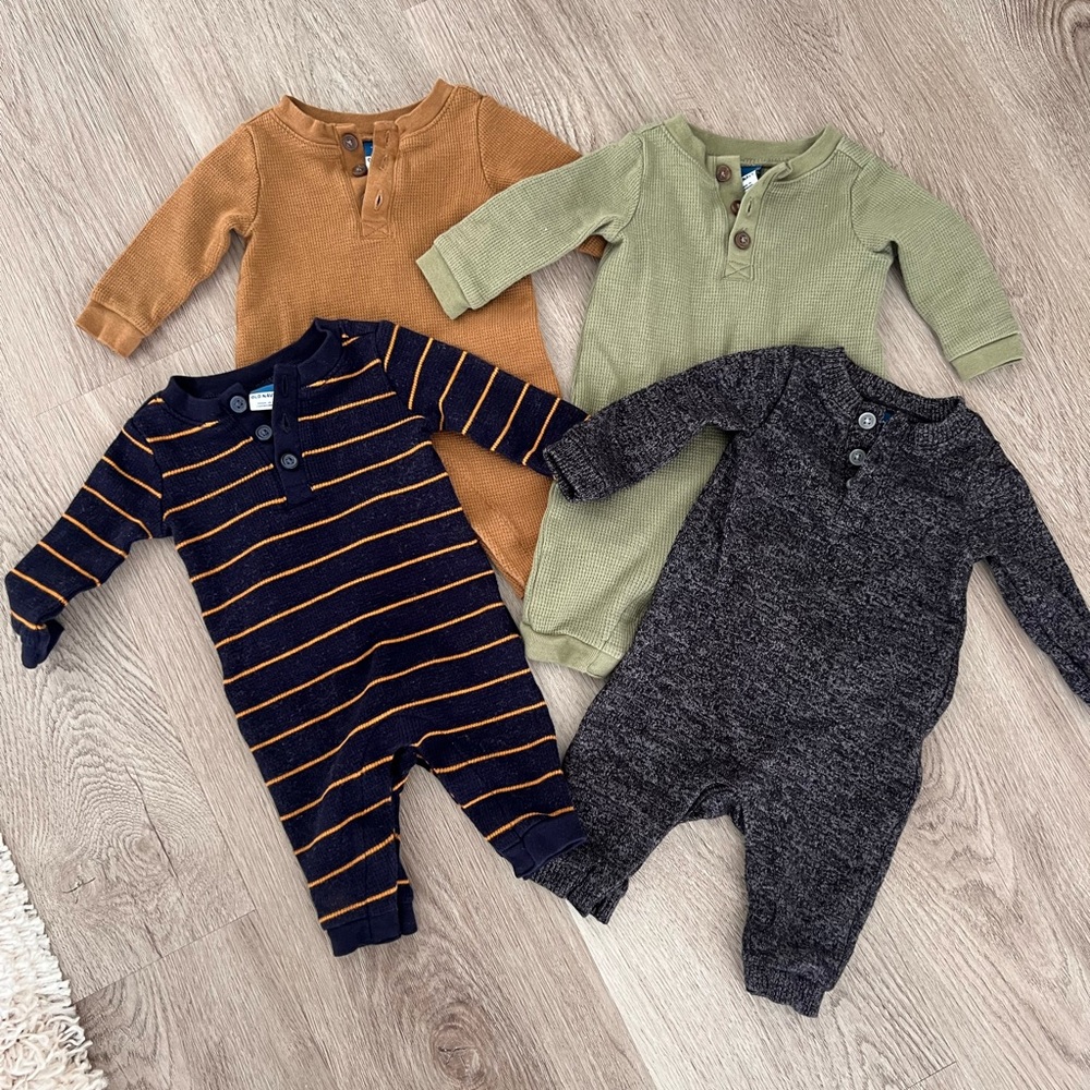 Old Navy baby 0-3 Month rompers lot of 4